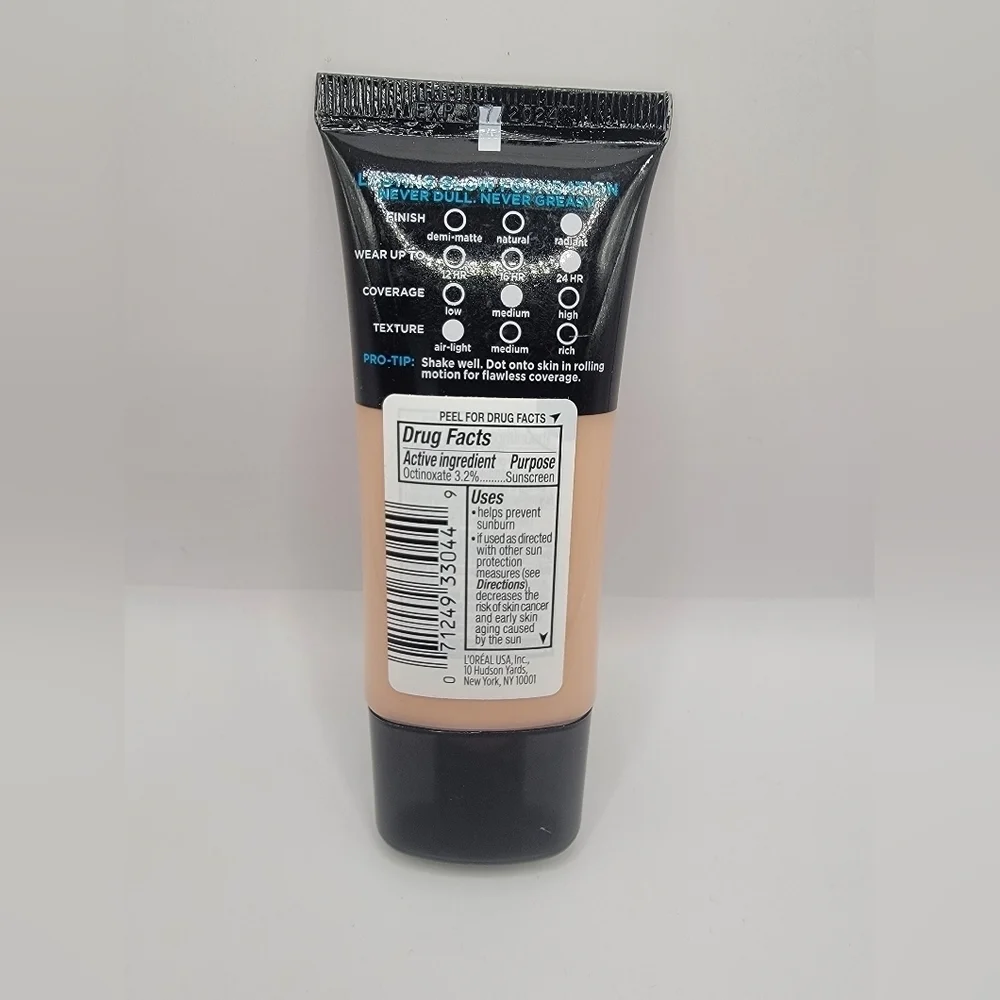 NWT L'oreal Infallible Pro-Glow Foundation - Classic Ivory
